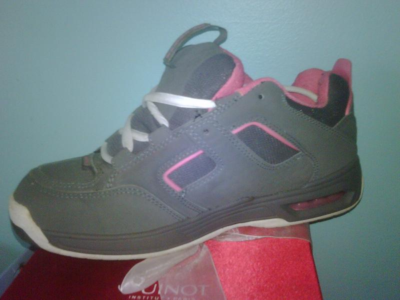 skater shoes -sz 9.5 - BRAND NEW -  side view - $15